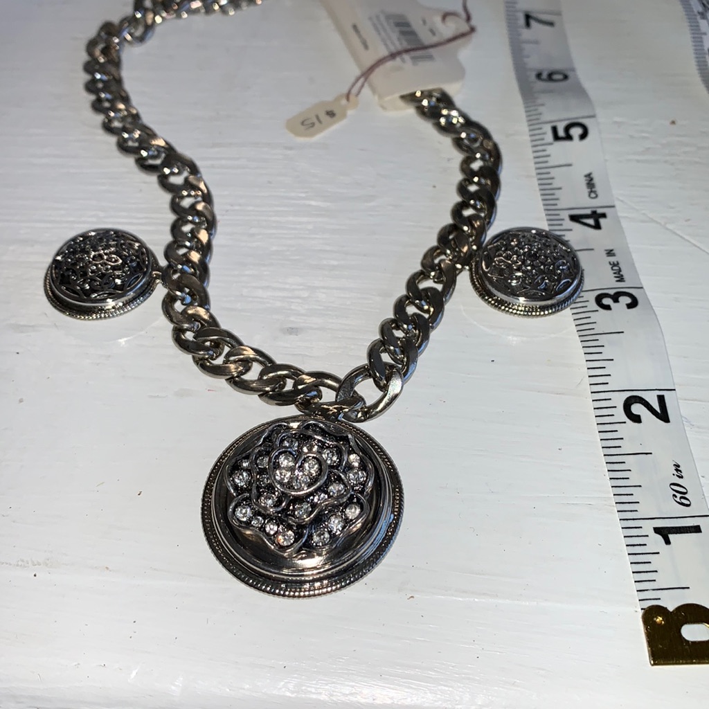 One 16” +2.5” Link Triple Station Snap Necklace Including 3 Snaps. Nwt